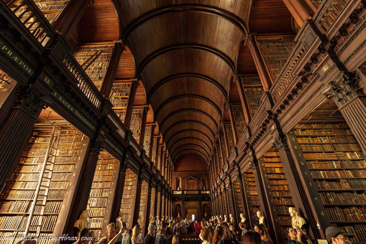 I Always Wanted to See this Stunning The Long Room of Trinity College Library but I wasn't Prepare how Busy this Place is!