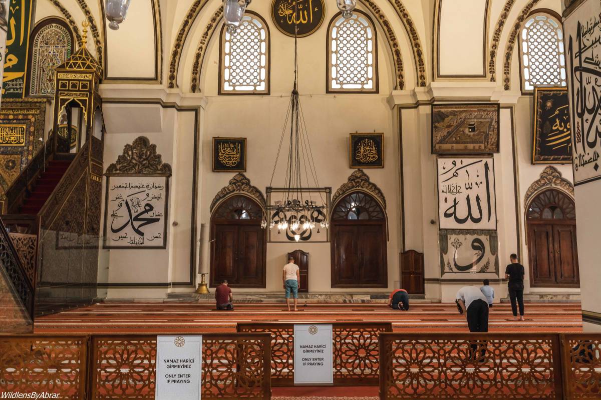 Beautiful Calligraphy on the Walls of Grand Mosque