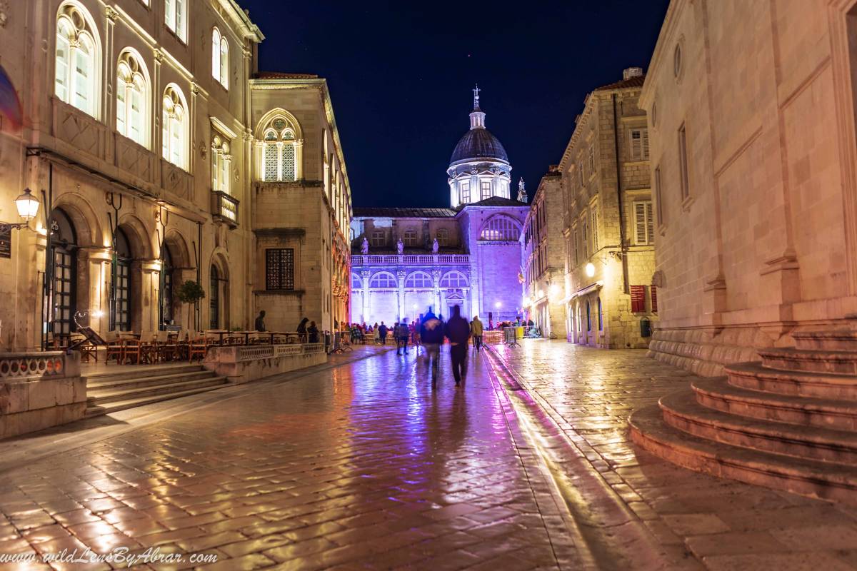 The impressive Dubrovnik Cathedral at night