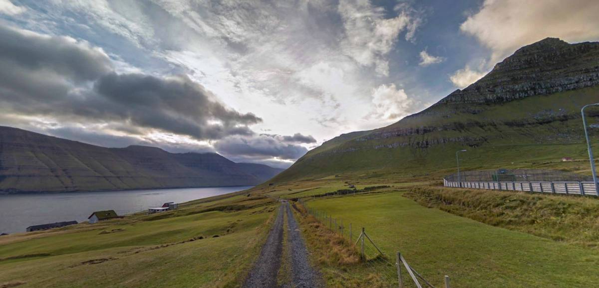 Tents can be pitched on the right on the grass that belongs to Kalsoy Campsite