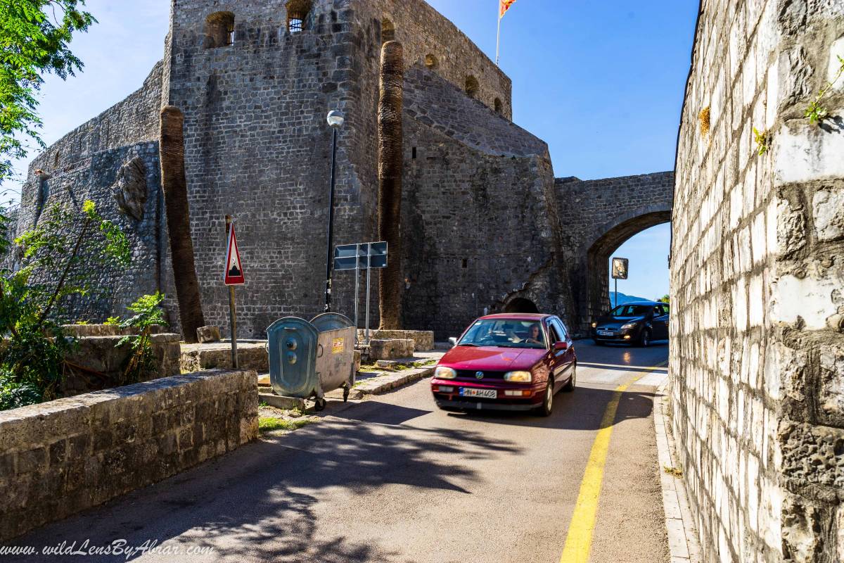 The road passing through the centre of Herceg Novi is very busy.