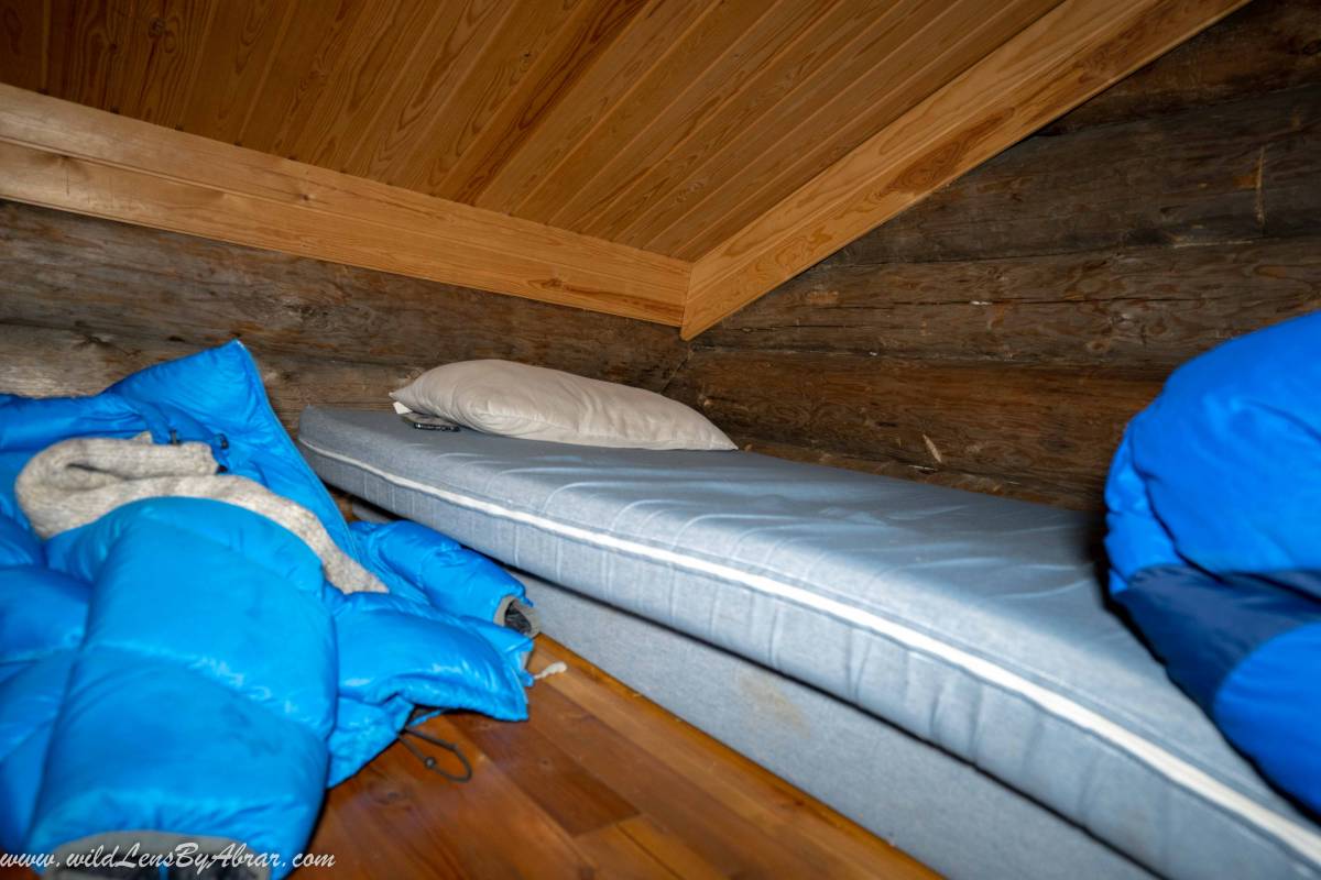 There are comfortable mattress to sleep