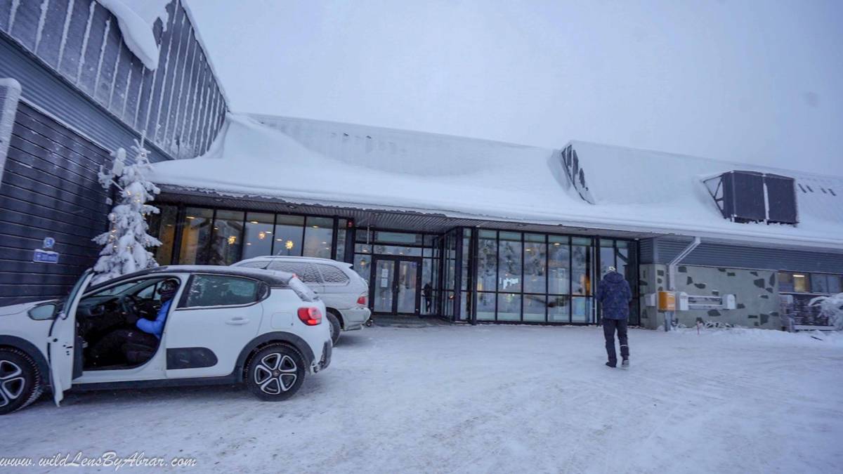 Leaving our hotel at pikku-syöte for the winter hiking adventure