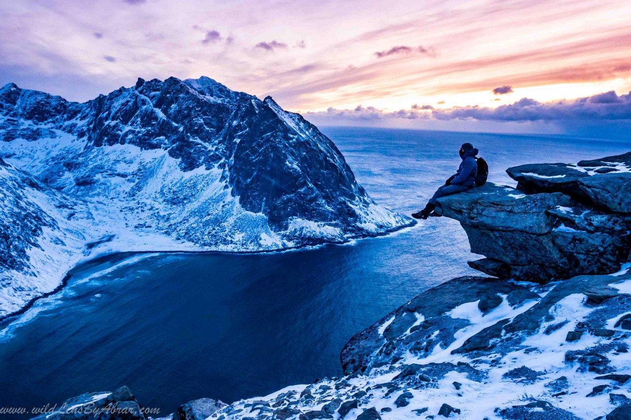 Kvalvika-beach-ryten-peak-lofoten-norway