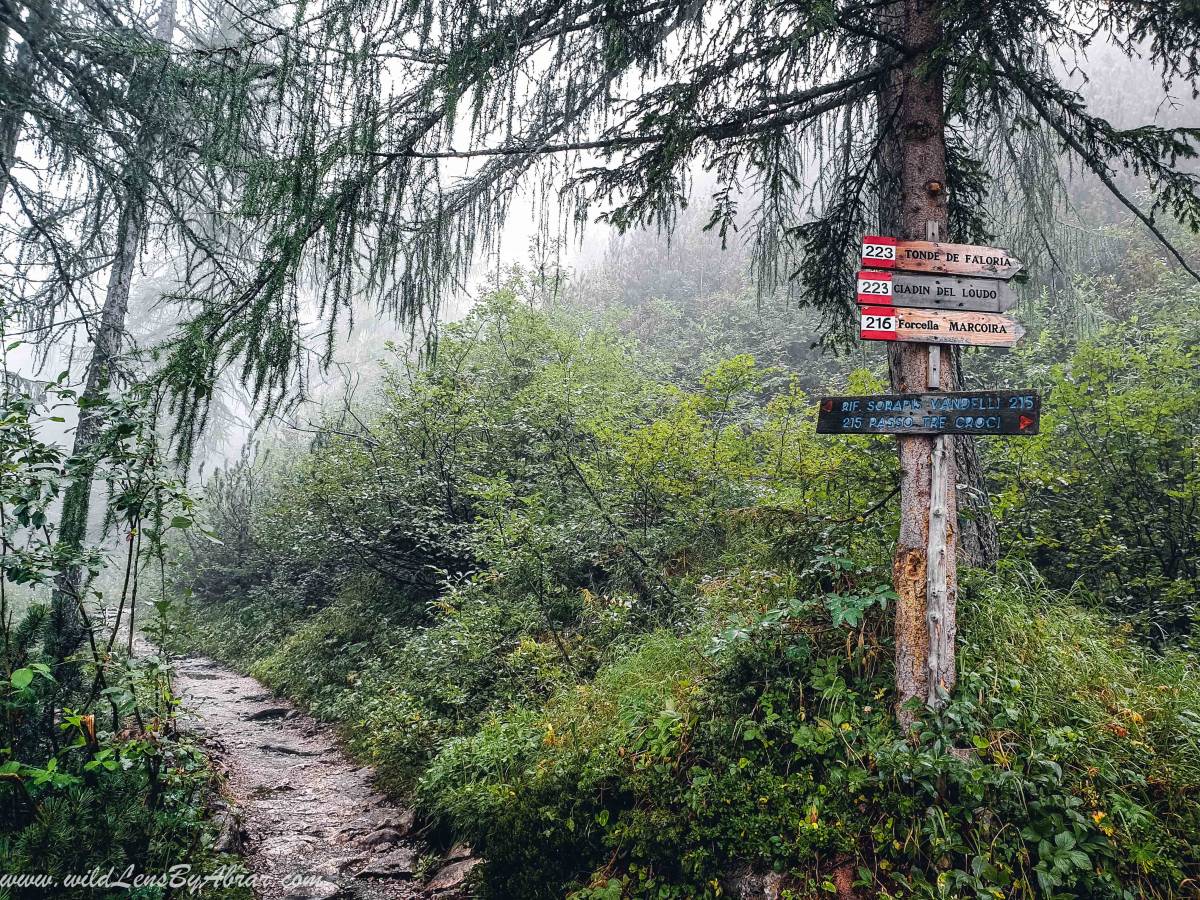 Lago di Sorapis Hiking trail is well marked