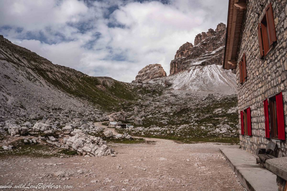 Tre Cime di Lavaredo hiking trail from Rifugio Lavaredo